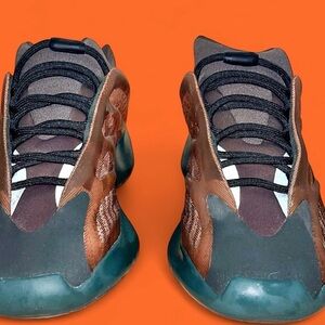 Yeezy 700v3 Copper Fade